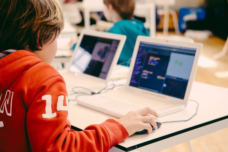 Szkoły alarmują, że uczniowie nie dotarli na e-lekcje