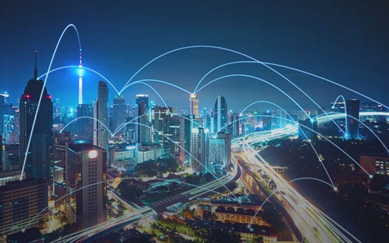 Koniec z cyfrowym wykluczeniem?  Tylko 10 proc. Polaków bez internetu