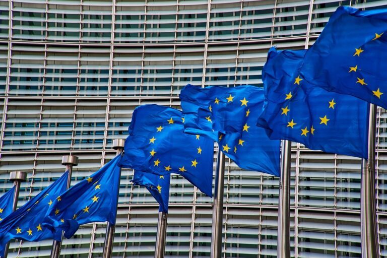 Komisja Europejska zaniepokojona przepisami usuwającymi prezesa UKE