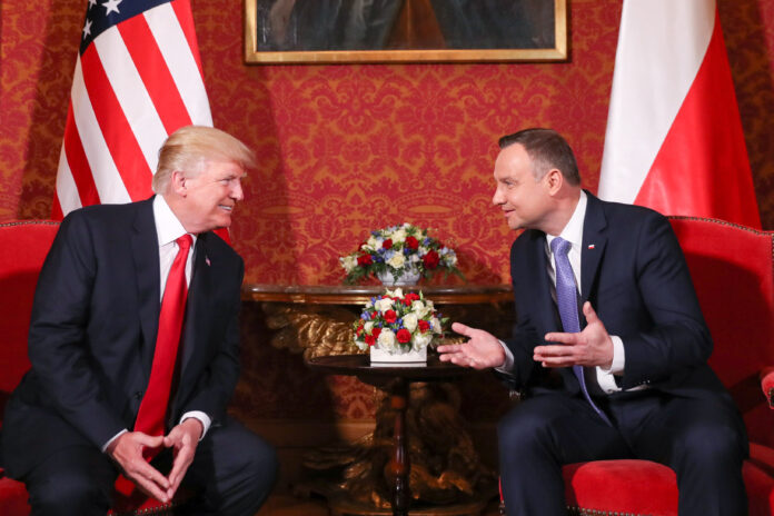 Andrzej_Duda_i_Donald_Trump_na_Zamku_Królewskim_w_Warszawie