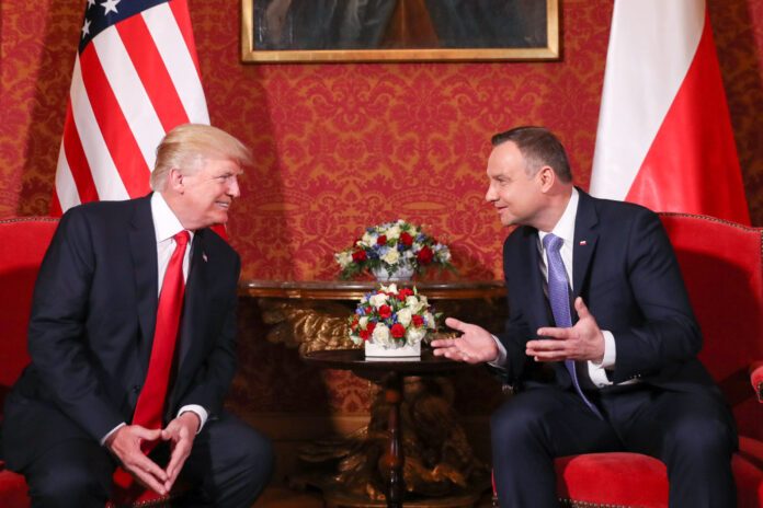 Andrzej_Duda_i_Donald_Trump_na_Zamku_Królewskim_w_Warszawie