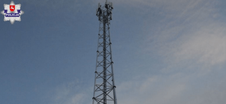 Kolejny atak na „maszt 5G”. Mężczyzna piłą podcinał wieżę sieci komórkowej