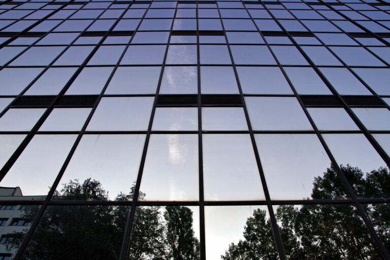 Branża IT i rynek nieruchomości. “Elastyczne biura doskonale wpisują się w obecne potrzeby firm”.