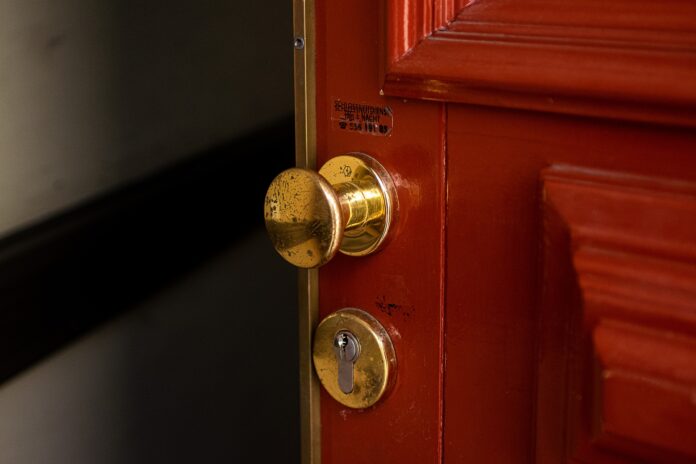 door-knob-5051139_1920