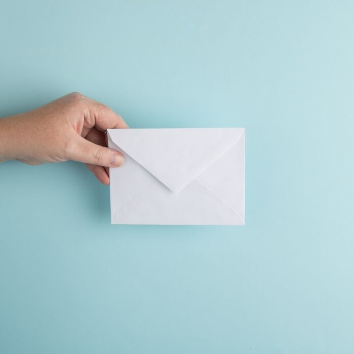 erica-steeves-G_lwAp0TF38-unsplash list, letter, mail
