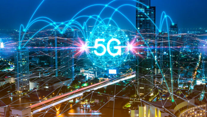5G network digital hologram and internet of things on city backg