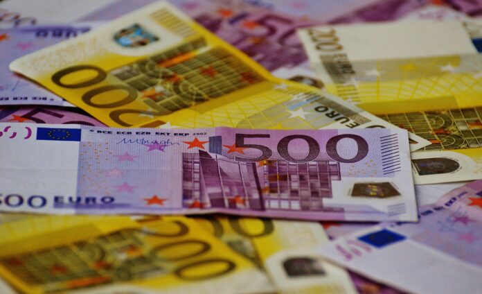 pexels-pixabay-164493 euro