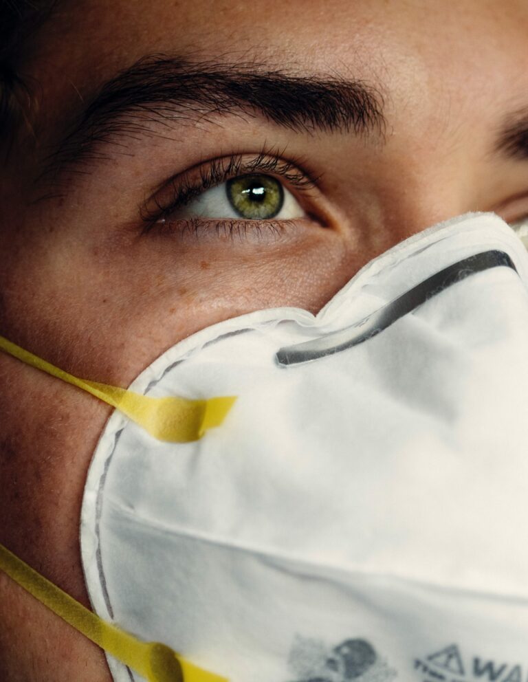 Maski N95 z chipem zbierającym dane