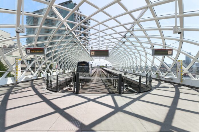 rowan-heuvel-1zcgftEIdks-unsplash transport