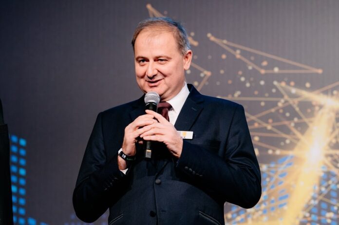 Karol Skupień 2022 giga komputer