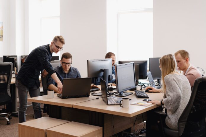 group-of-young-business-people-working-in-the-office