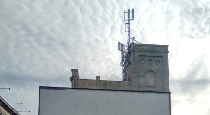 maszt telefonii komórkowej
