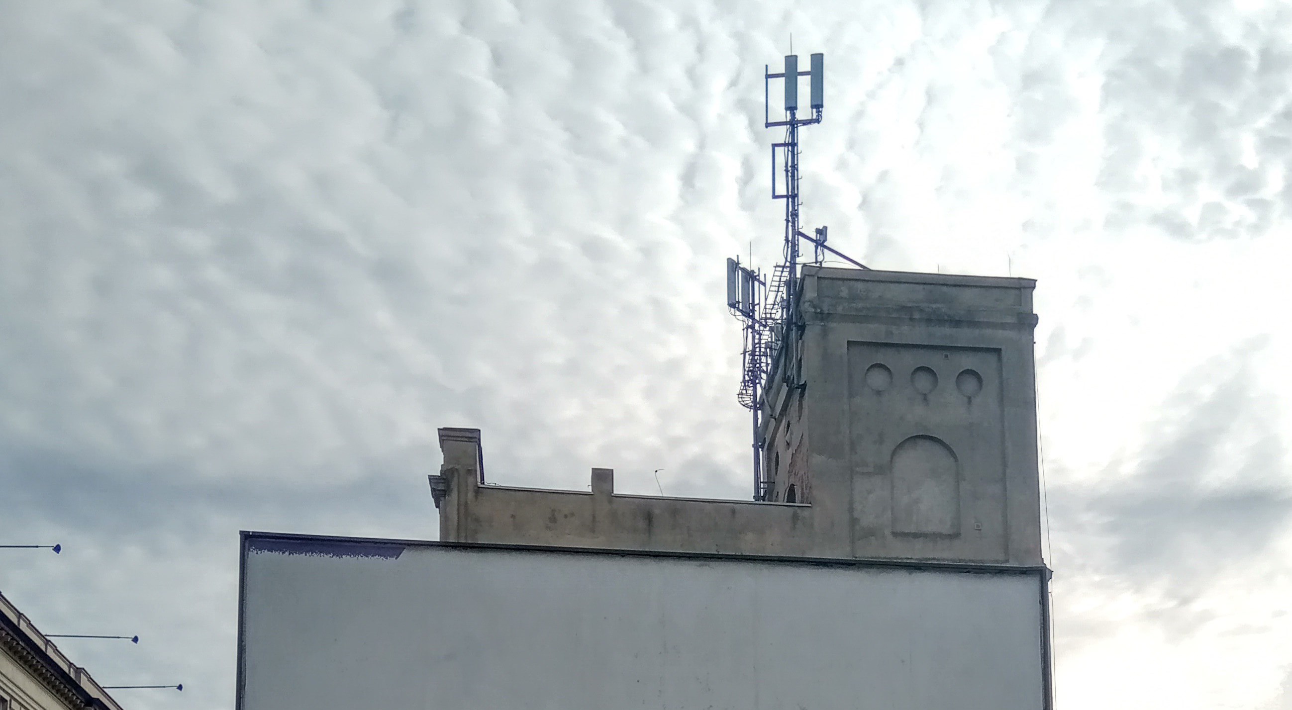 Nowe prawo pozwala stawiać maszty telekomunikacyjne bez większych formalności. Nie wszystkim się to podoba