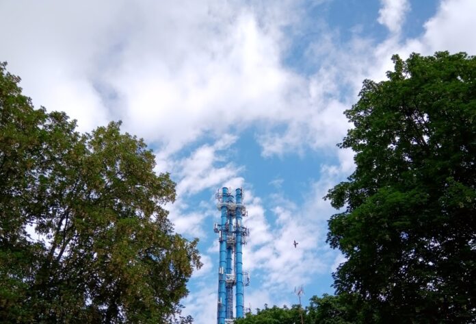 MASZT ja legalny wzmacniacz sygnału gsm