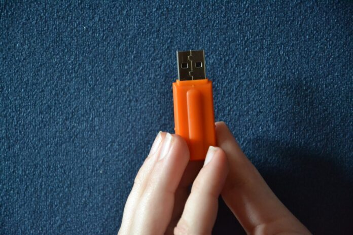 pendrive-339717_1920