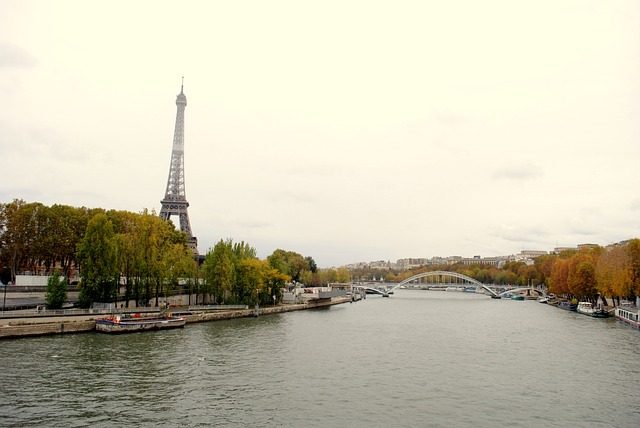 paris-4695275_640