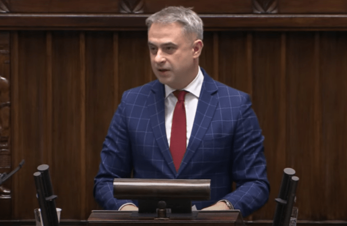 Przygotuj się na podatek cyfrowy. Minister Cyfryzacji przekonuje: “To konieczność, nie odpuszczę”