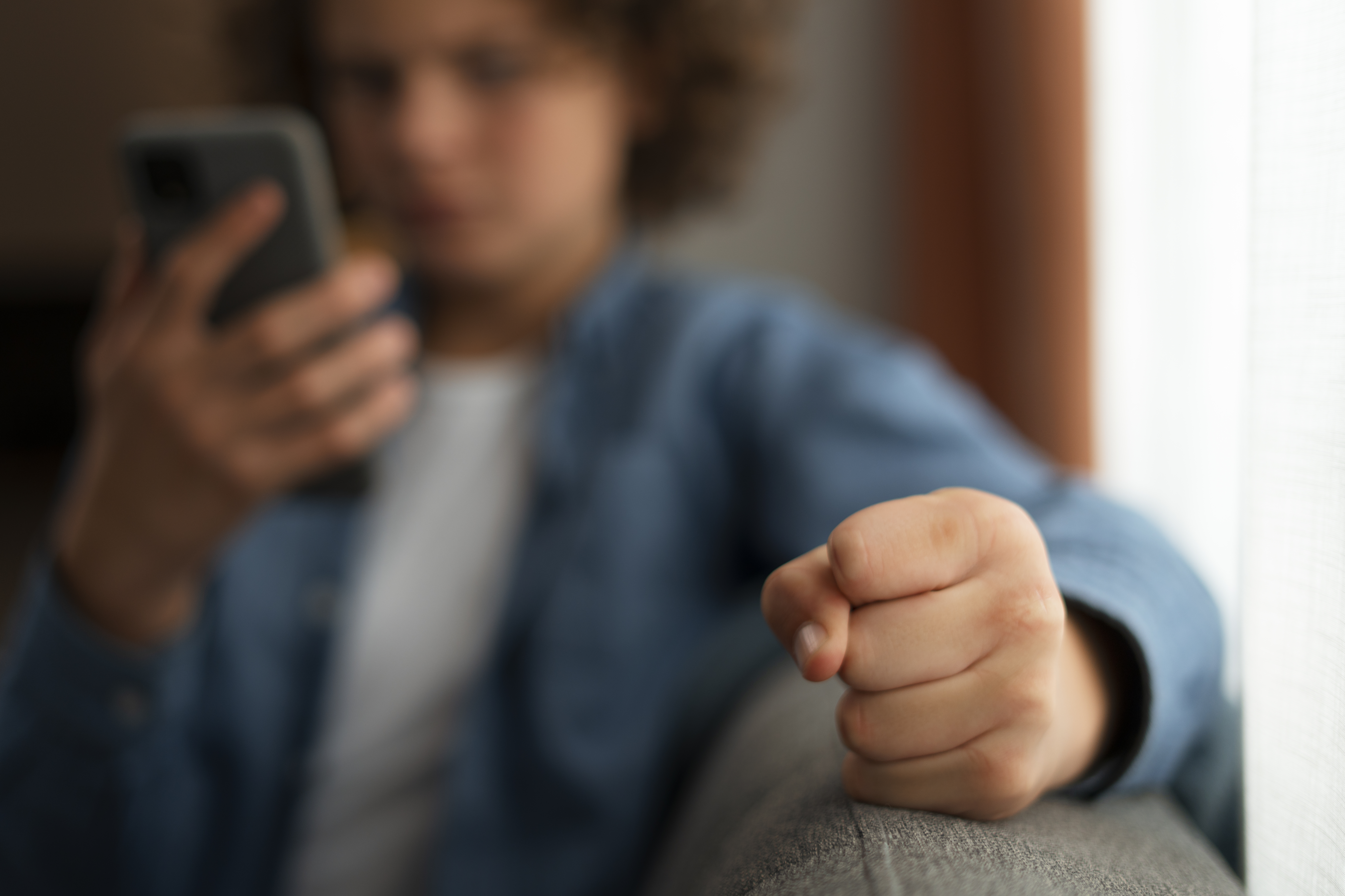 Nastolatkowie i cyberprzemoc – rośnie skala wyzwań cyfrowego dzieciństwa