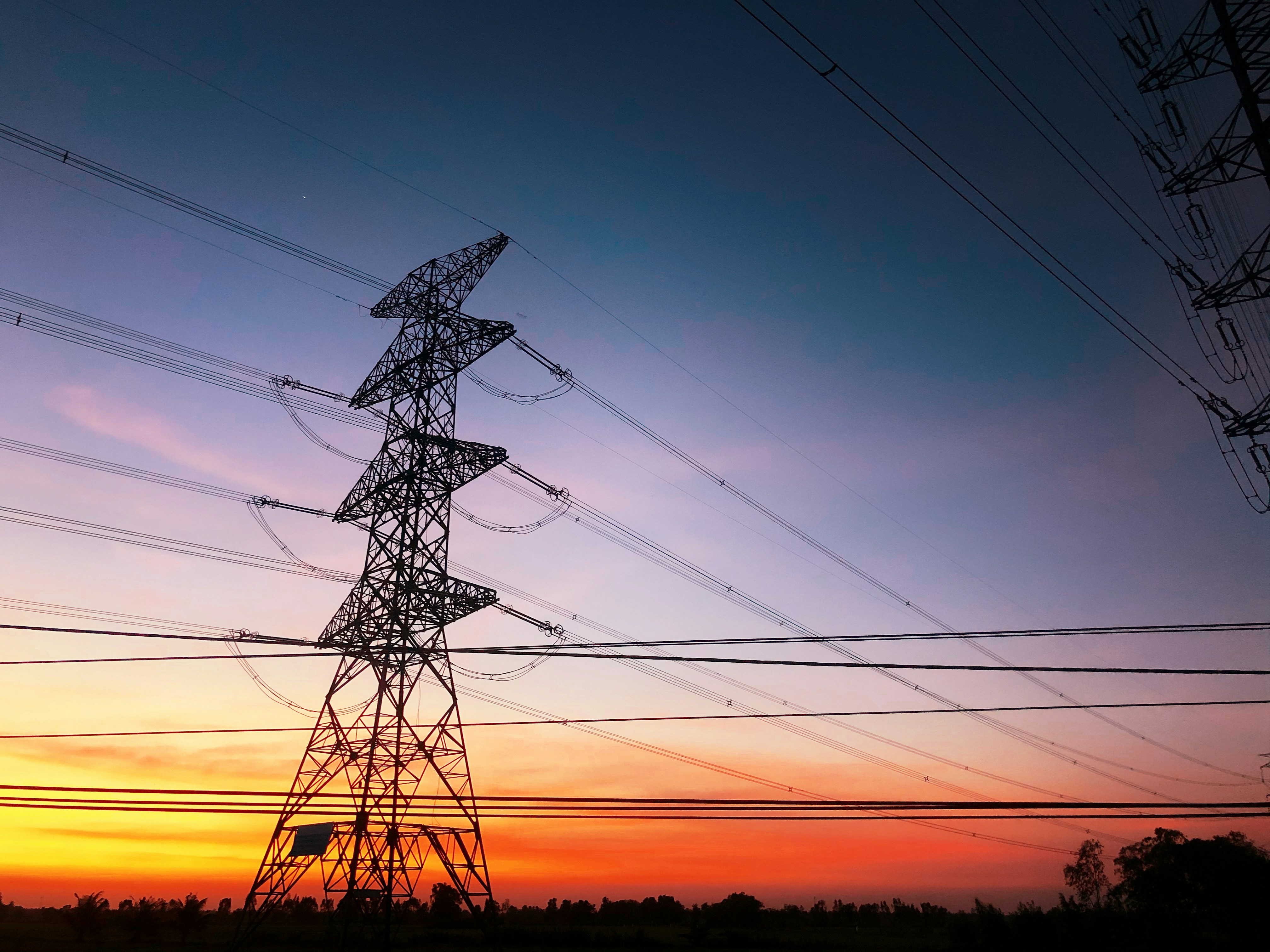 Infrastruktura krytyczna coraz bardziej narażona na cyberataki – jak ją chronić?