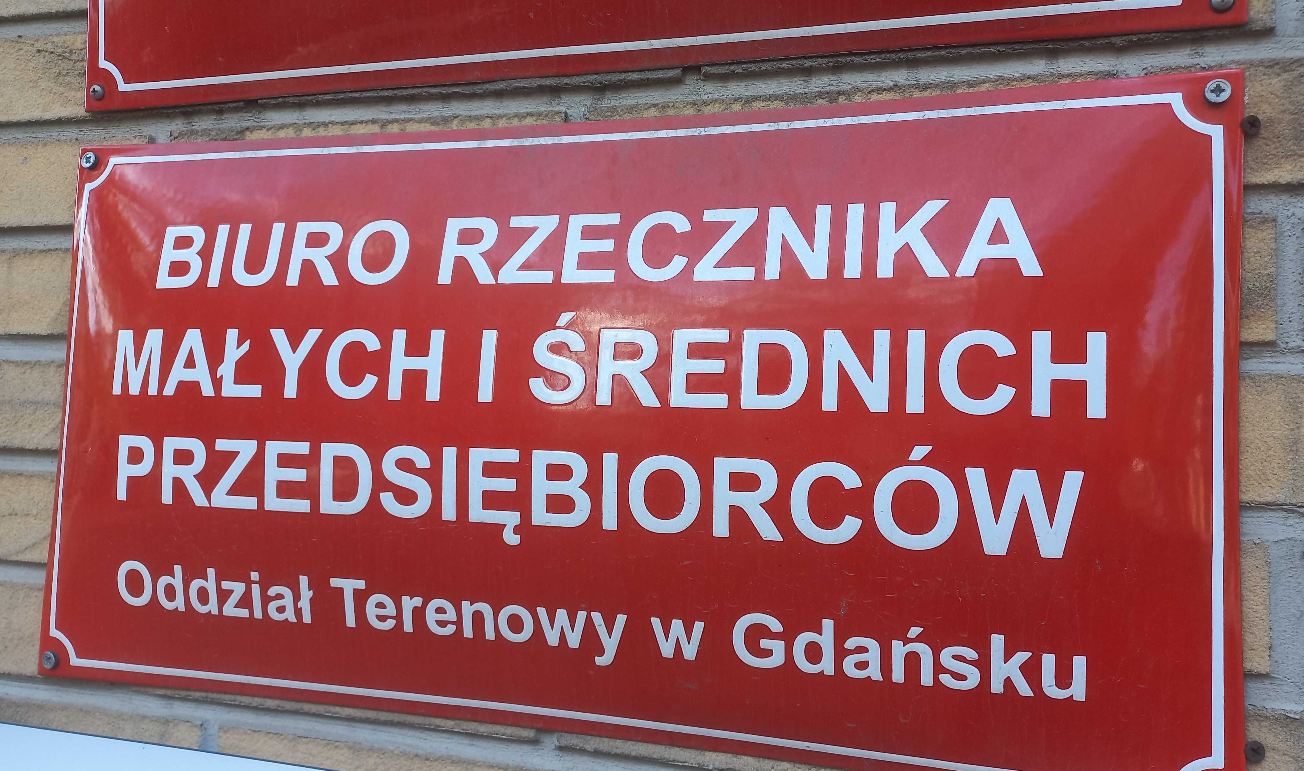 Rzecznik drąży skałę