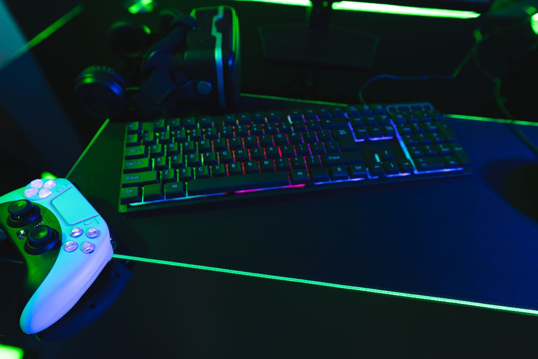 Biurko gamingowe z regulacją wysokości – hit czy zbędny gadżet?