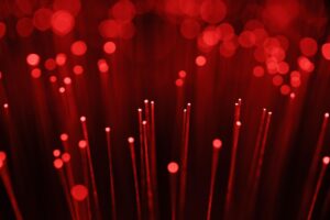 elsat trafi do polskiego swiatlowodu otwartego