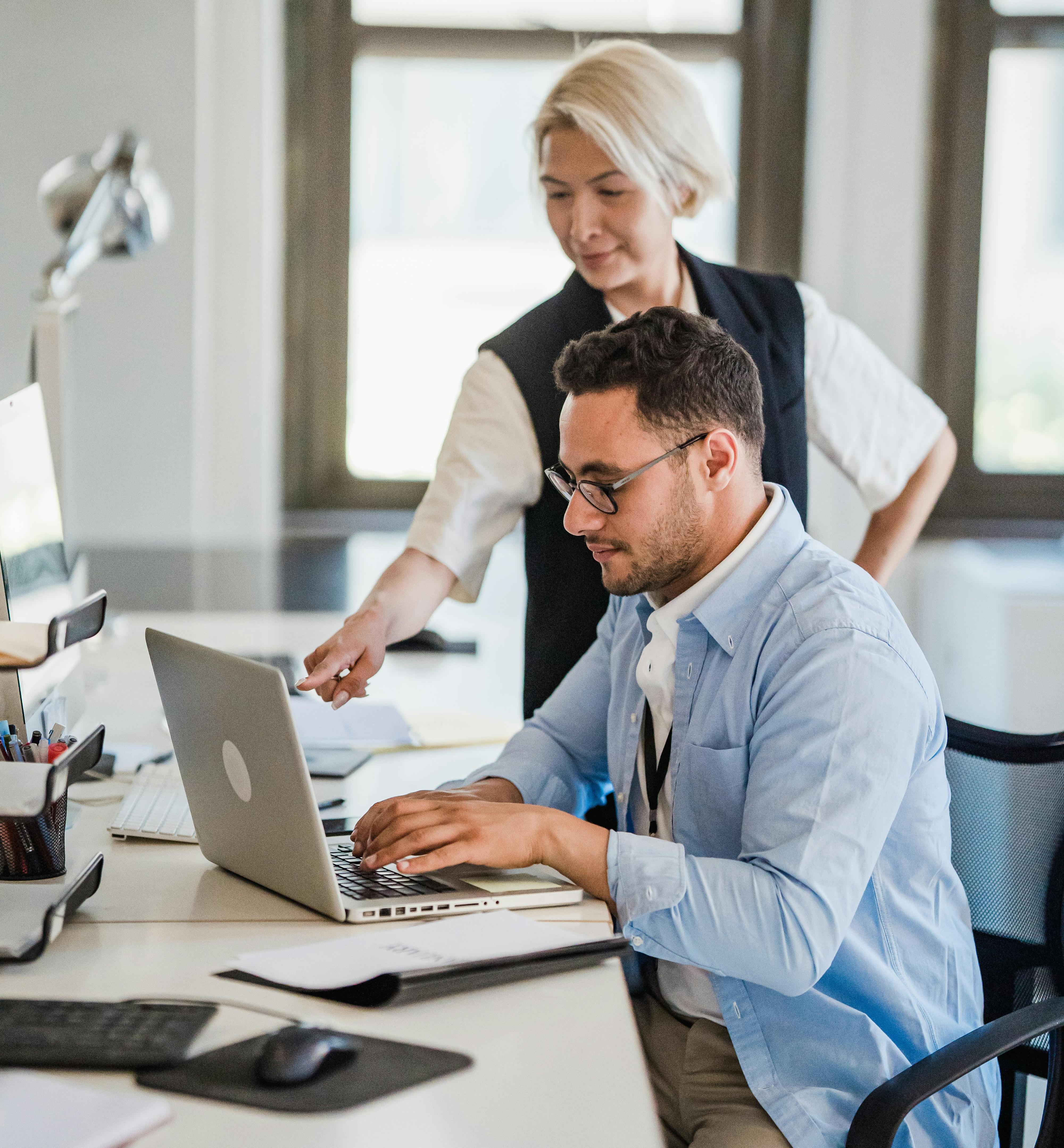 Mniejsi przedsiębiorcy potrzebują więcej czasu w wdrożenie KSeF. Pomogą im w tym szkolenia praktyczne