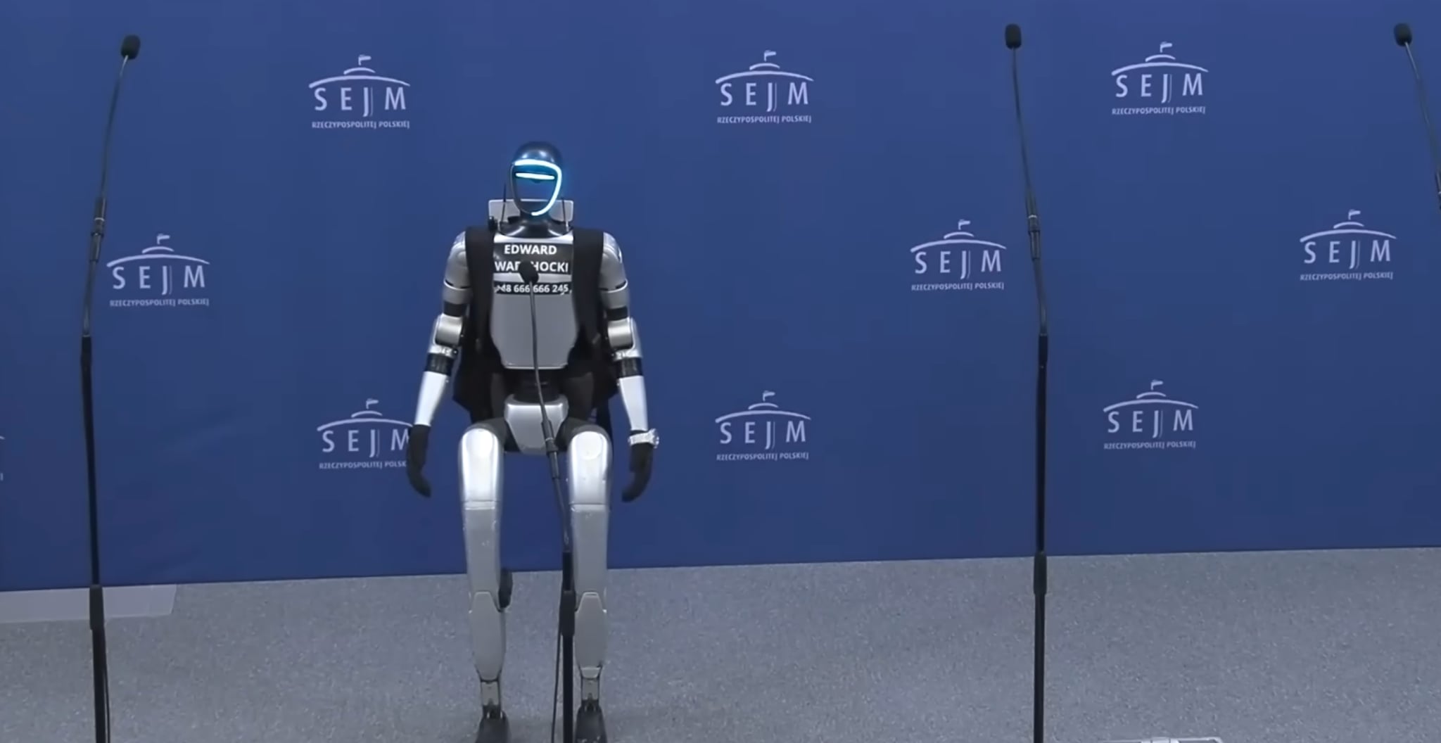 Robot w Sejmie, technologia w kampanii, Chiny w tle. Historia Edwarda Warchockiego