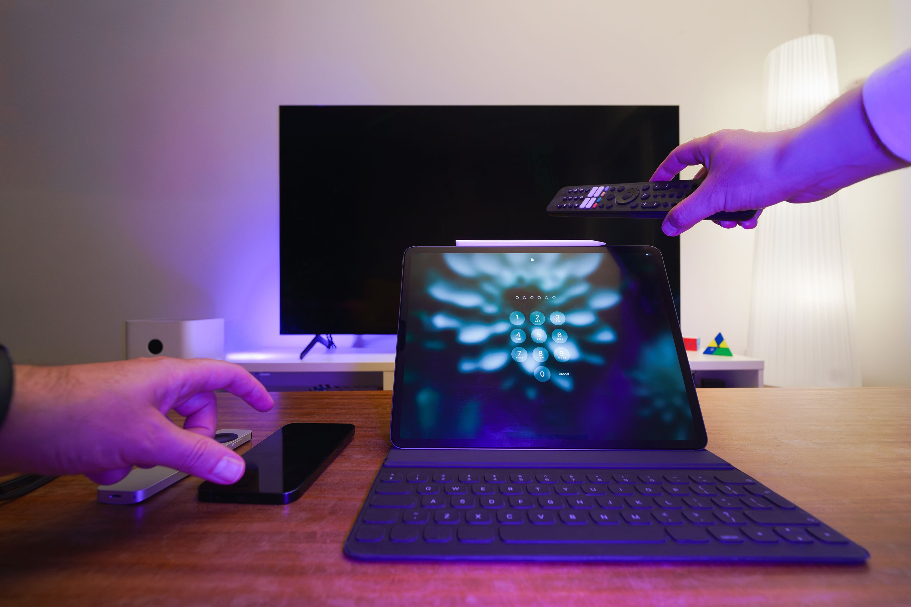 Polacy chcą pakietów. Kto oferuje  internet, telewizję i telefon –  ten wygrywa
